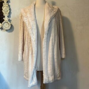 Slinky Brand Cream Faux Fur Shawl collar Coat with side pockets Size Large